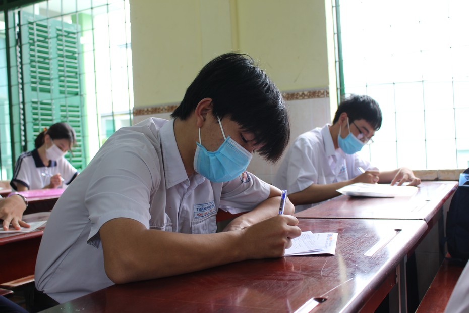 TP.HCM: Đình chỉ một giám thị vì không có giấy xét nghiệm Covid-19
