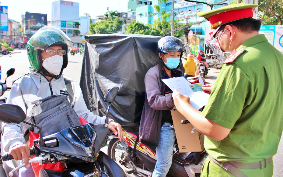 Người dân TP.HCM không di chuyển, không tiếp xúc khi không cần thiết