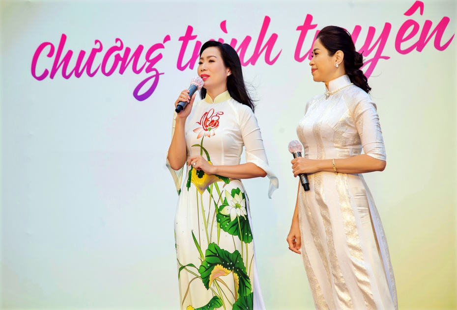 NSƯT Trịnh Kim Chi, MC Quỳnh Hoa lan tỏa tình yêu Áo dài đến sinh viên