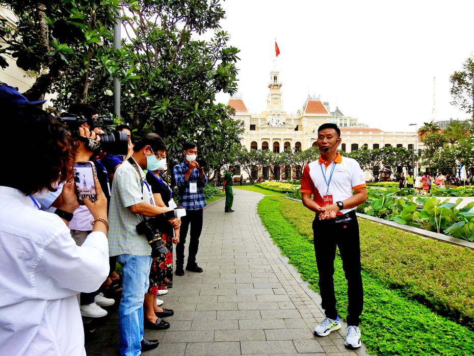 Tour tham quan trụ sở UBND Tp.HCM: Cởi mở, gắn kết với nhân dân