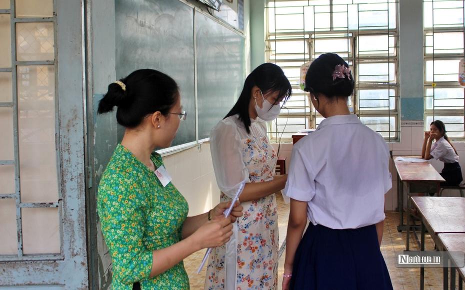 Thi lớp 10 tại Tp.HCM: Xử lý nữ sinh mang điện thoại vào phòng thi