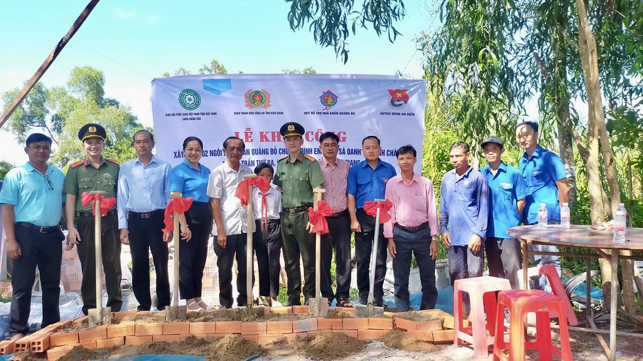 Kiên Giang: Đoàn Thanh niên Công an tỉnh phối hợp khởi công 2 công trình "Khăn quàng đỏ”