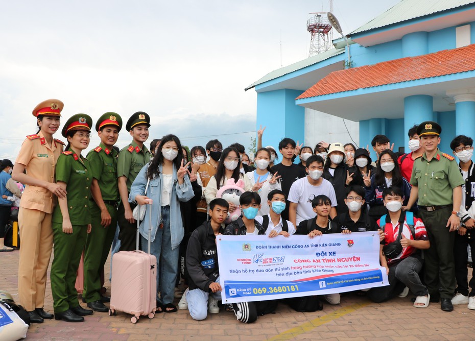 Đoàn thanh niên Công an tỉnh Kiên Giang: Tiếp sức mùa thi năm 2023