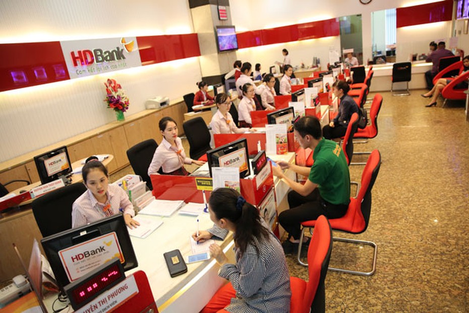 Vừa niêm yết trên sàn, HDBank bị nhắc nhở chậm công bố thông tin