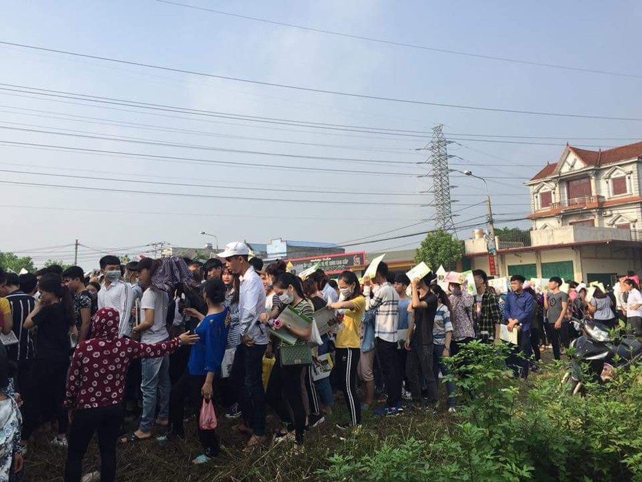 Thái Nguyên: Choáng với cuộc chạy đua nộp đơn xin làm công nhân