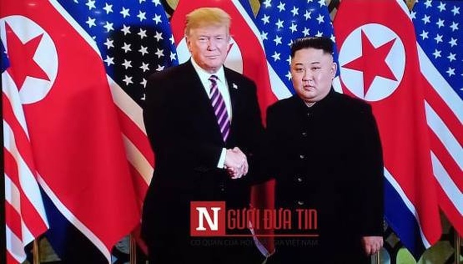 Cái bắt tay lịch sử của Tổng thống Mỹ Donald Trump và Chủ tịch Triều Tiên Kim Jong-un tại Hà Nội