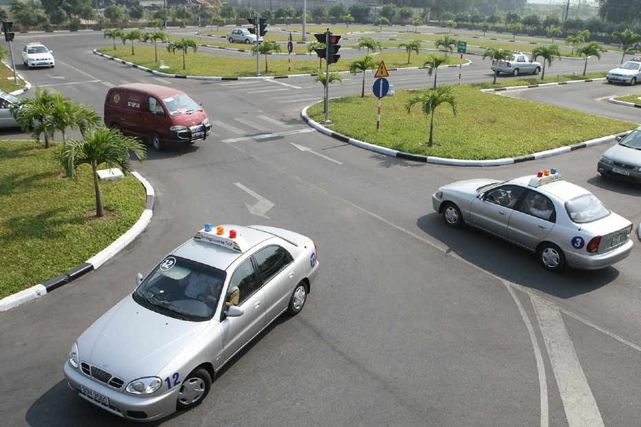 "Loạn" học phí lái xe vì nghe tin thất thiệt