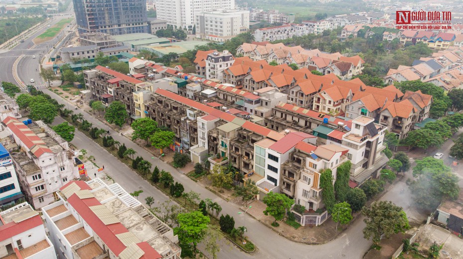 Khu đô thị Vân Canh: Nhà bỏ hoang đứng cạnh biệt thự hoành tráng, tấc đất báo giá tấc vàng