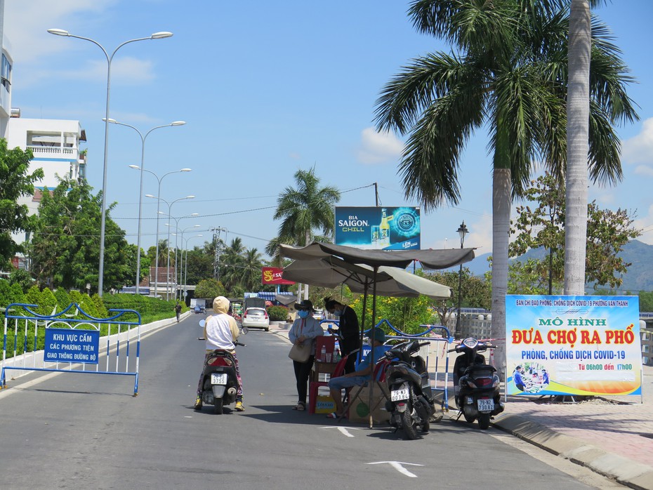 Nha Trang: Đưa chợ ra phố phục vụ người dân mua thực phẩm