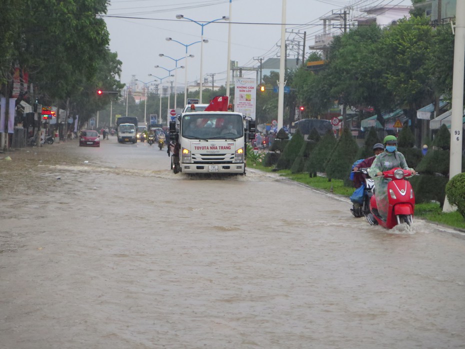 Khánh Hòa đã di dời hơn 1.500 người ở khu vực có nguy cơ sạt lở