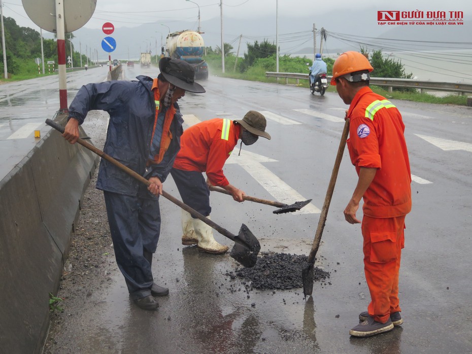 Khánh Hòa đang tiến hành khắc phục hư hỏng trên quốc lộ 1