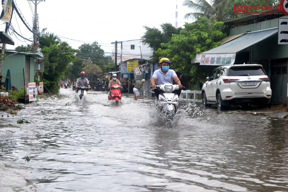 Khánh Hòa: Mưa lũ gây ngập sâu, sạt lở nhiều nơi