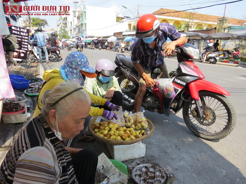 Tìm về ký ức Tết xưa với món bánh thuẫn vàng rộm