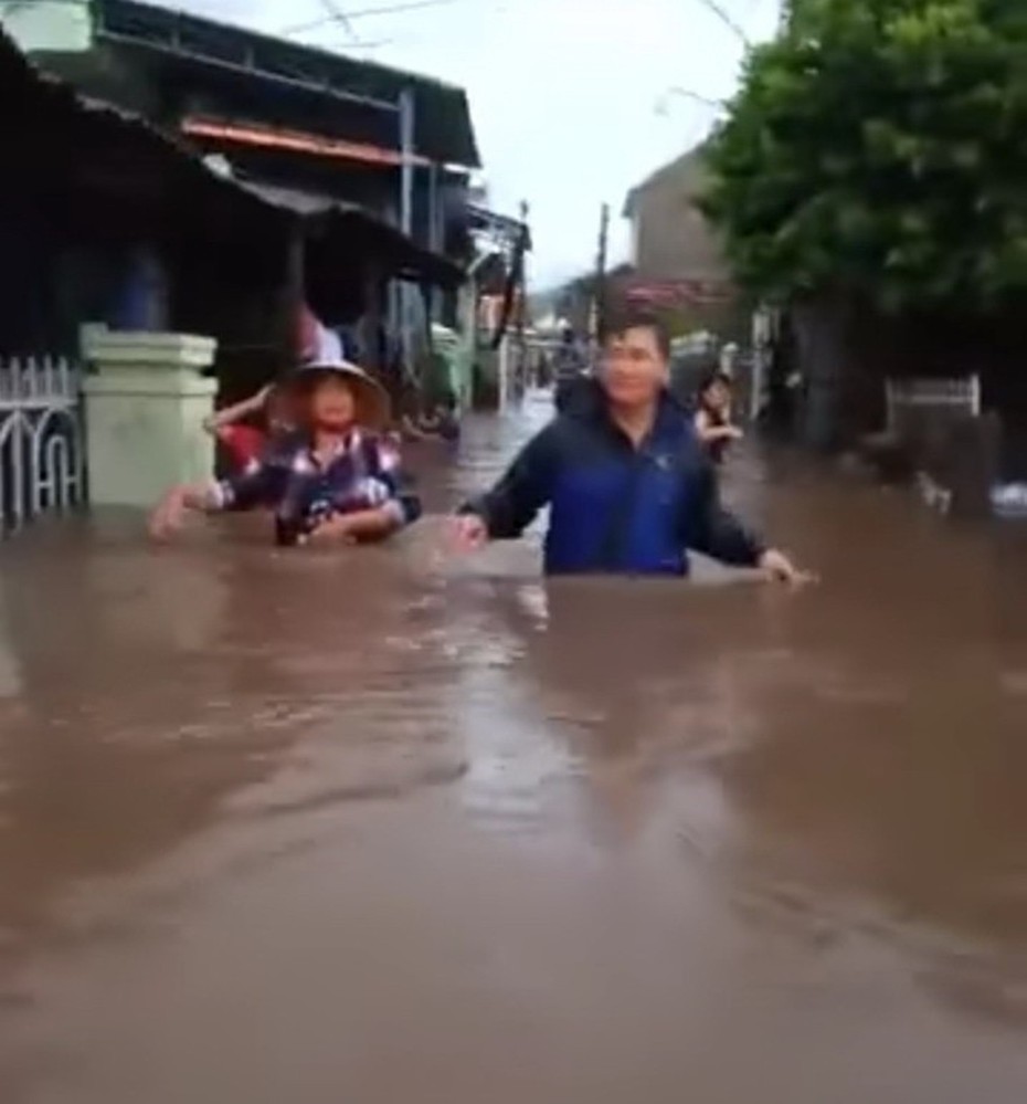 Khánh Hòa: Hơn 50 căn nhà ở huyện Vạn Ninh ngập sâu do mưa lớn