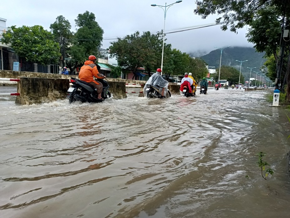 Khánh Hòa: Mưa lớn, chủ động ứng phó với mưa lũ