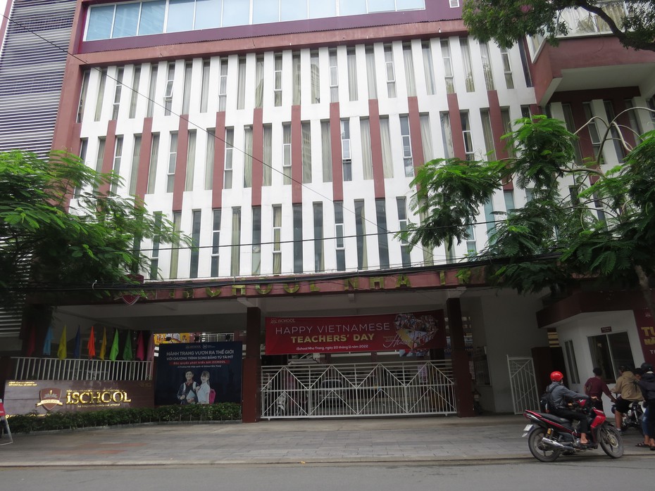 Trường iSchool Nha Trang cho học sinh đi học trở lại, tạm dừng bán trú