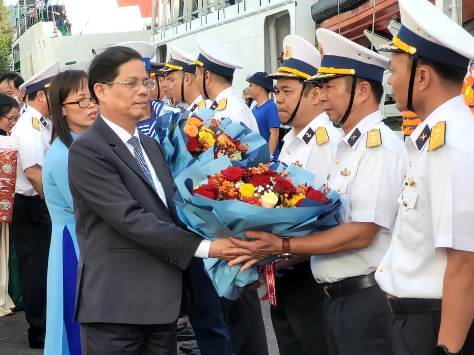 Tiễn đoàn công tác đi thăm, chúc Tết quân và dân huyện đảo Trường Sa