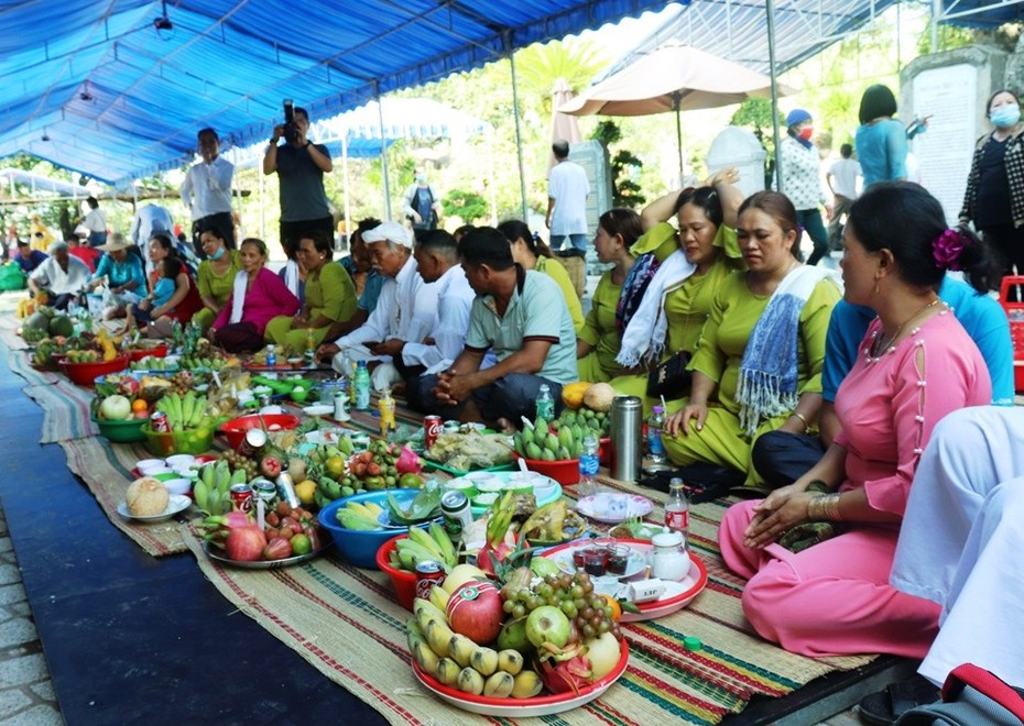 Hơn 100 đoàn hành hương về dự Lễ hội Tháp Bà Ponagar năm 2023