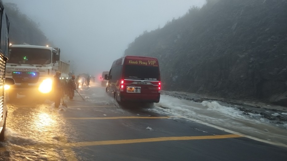 Khánh Hòa: Đã thông xe đèo Khánh Lê, cảnh báo ngập lụt một số khu vực