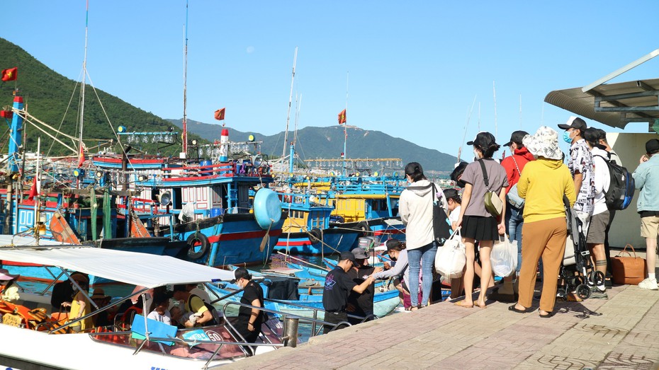 Khánh Hòa: Doanh thu du lịch đạt hơn 498 tỷ đồng dịp Tết Dương lịch