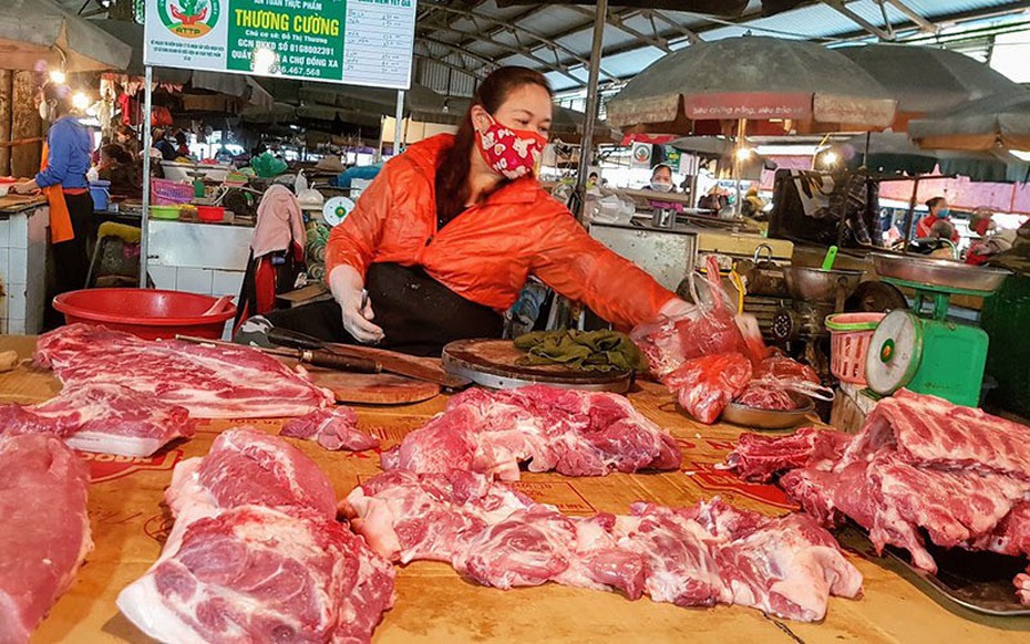 Giá thịt lợn trong nước cao ngất ngưởng, có khuất tất trong việc nhập khẩu?