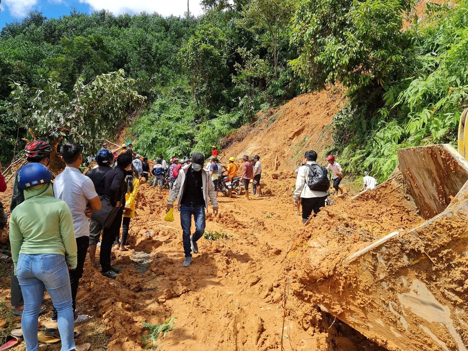 Khẩn trương triển khai các giải pháp khắc phục hậu quả mưa lũ