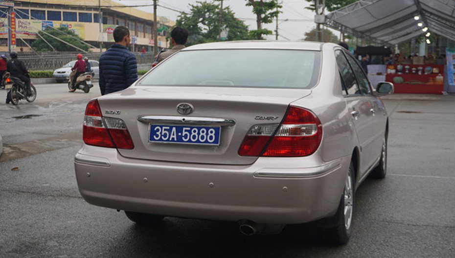 Vụ một ô tô có hai biển số xanh ở Ninh Bình: Cần làm rõ trách nhiệm người trình cấp và người ký cấp biển
