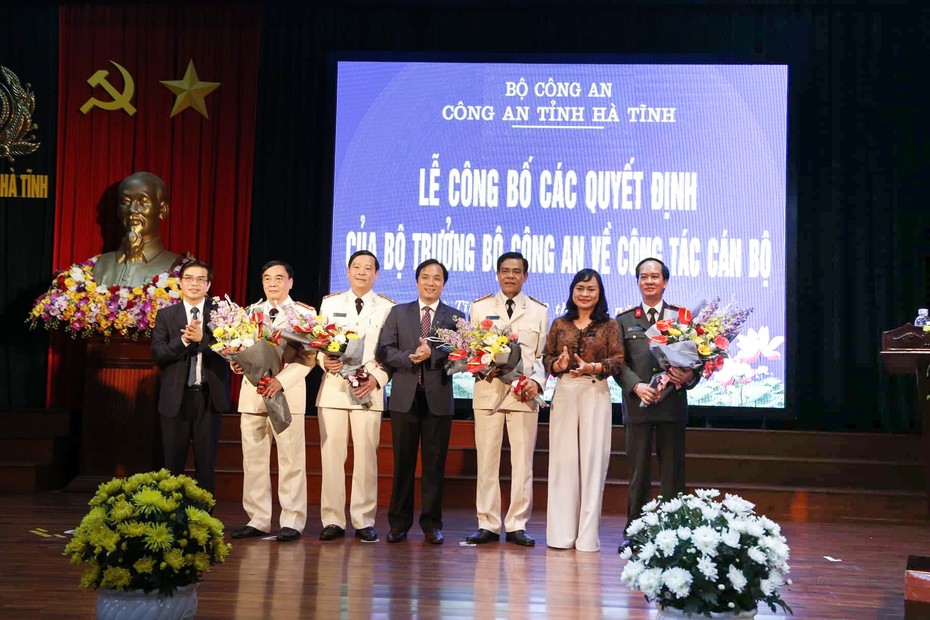 Bộ Công an trao quyết định bổ nhiệm tân Giám đốc công an Hà Tĩnh