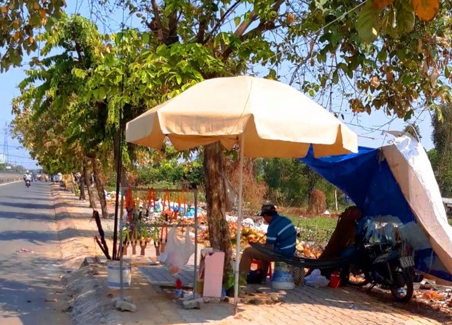 Ná cao su bắn bi sắt bày bán tràn lan: Khi đồ chơi trẻ con thành hung khí sát thương