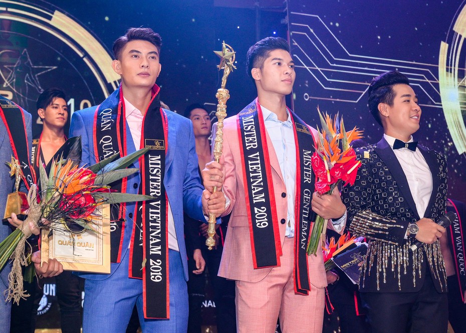 Chung kết Mister Việt Nam 2019: BTC phải làm thêm quyền trượng tặng cho Quán quân