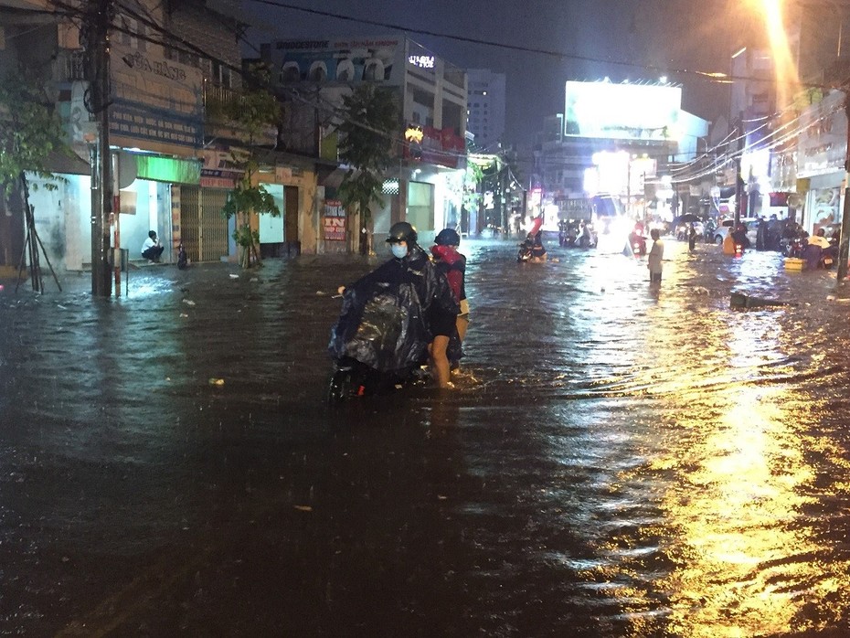 Đồng Nai: Nhiều tuyến đường ngập sâu sau cơn mưa lớn kéo dài