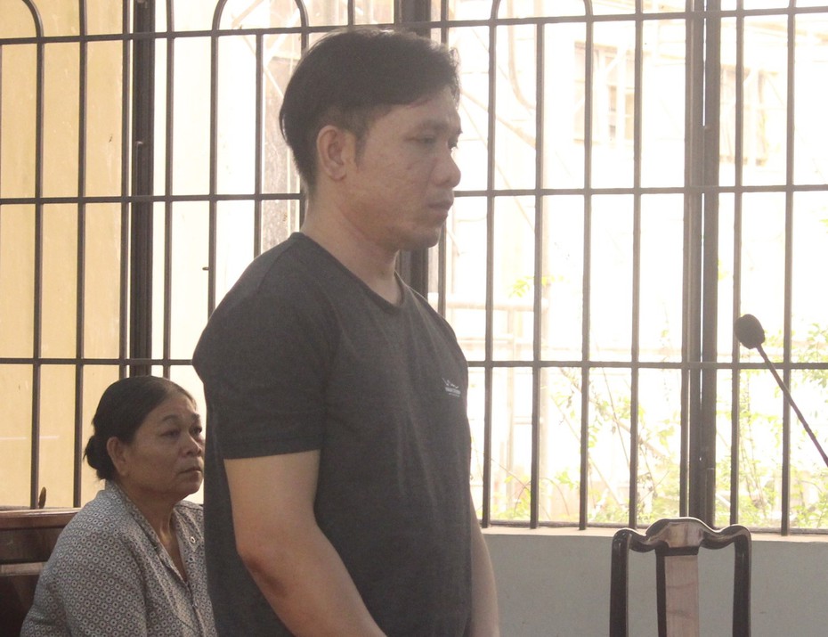 Bản án cho kẻ đâm chết anh trai vì bị mắng đi chơi về khuya