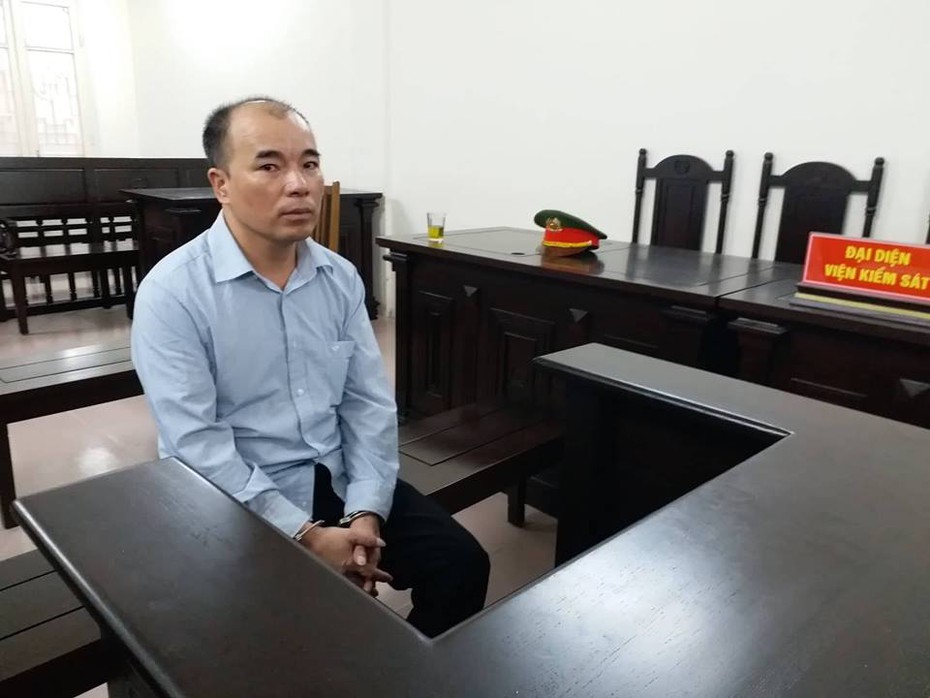 Mặc cảm về tên gọi, bị cáo khóc rưng rức tại tòa