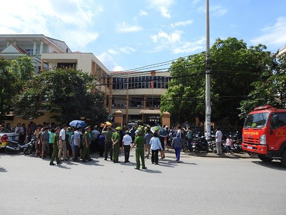 “Trục lợi” hơn 700 triệu đồng tiền BHYT, nhiều bác sĩ, điều dưỡng BVĐK tỉnh Hòa Bình hầu tòa