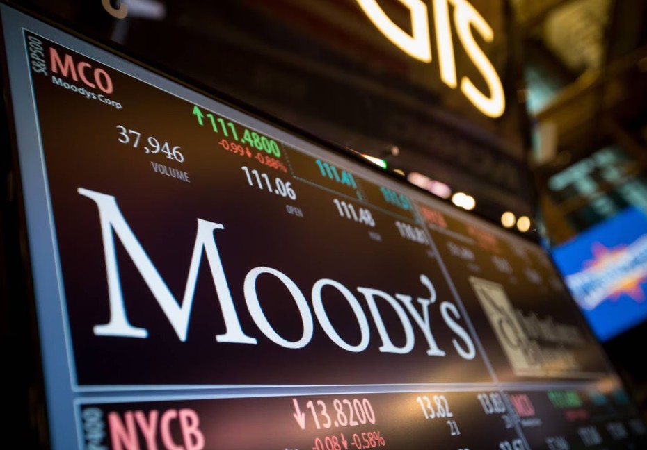Hàng loạt ngân hàng Mỹ bị Moody’s hạ xếp hạng