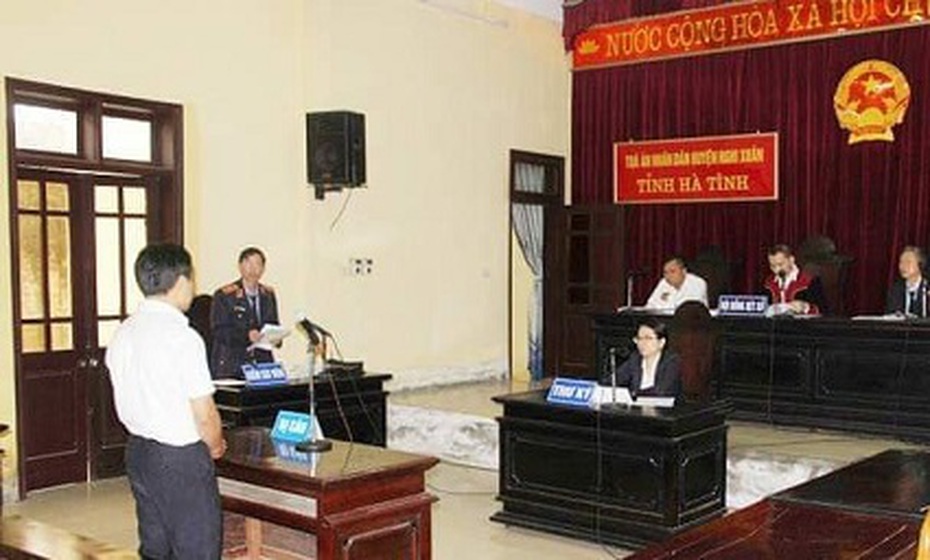 Cái giá phải trả của người đàn ông đánh vợ ở chốn đông người