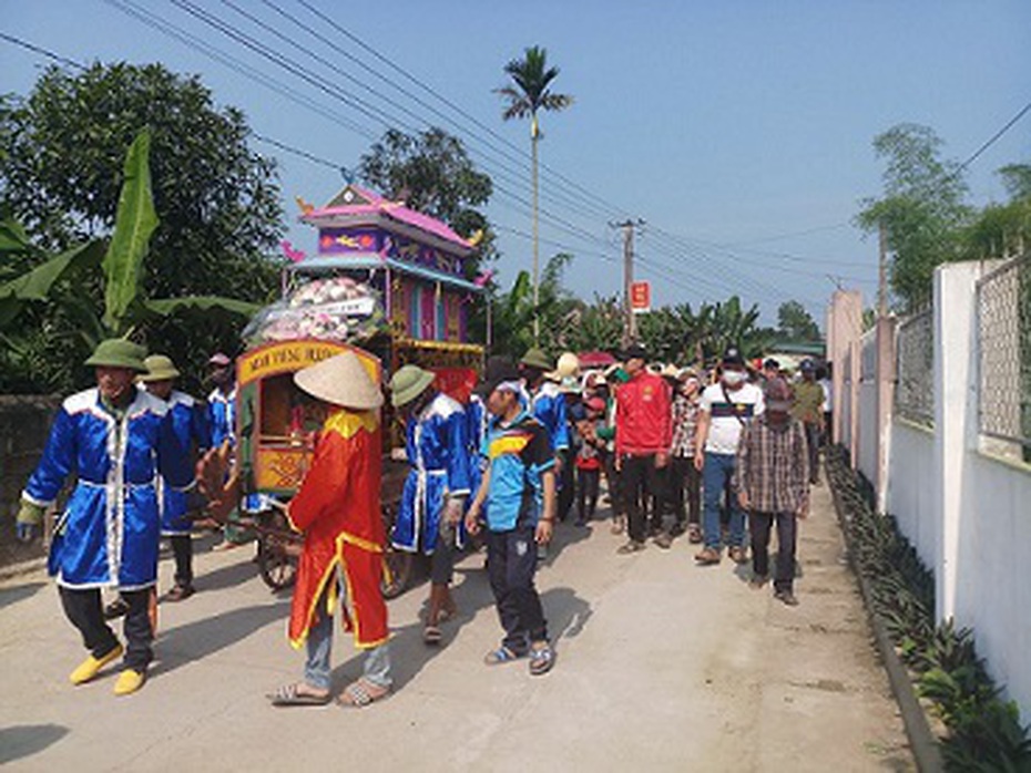 Hàng trăm người dân tiễn đưa nạn nhân thiệt mạng trong vụ tai nạn ở Thái Lan