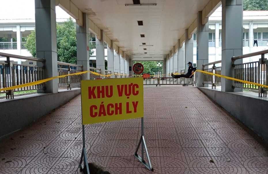 12 hành khách bay cùng chuyến với ca Covid-19 ở Hà Nội, Ninh Bình phong tỏa 2 khách sạn hơn 200 người