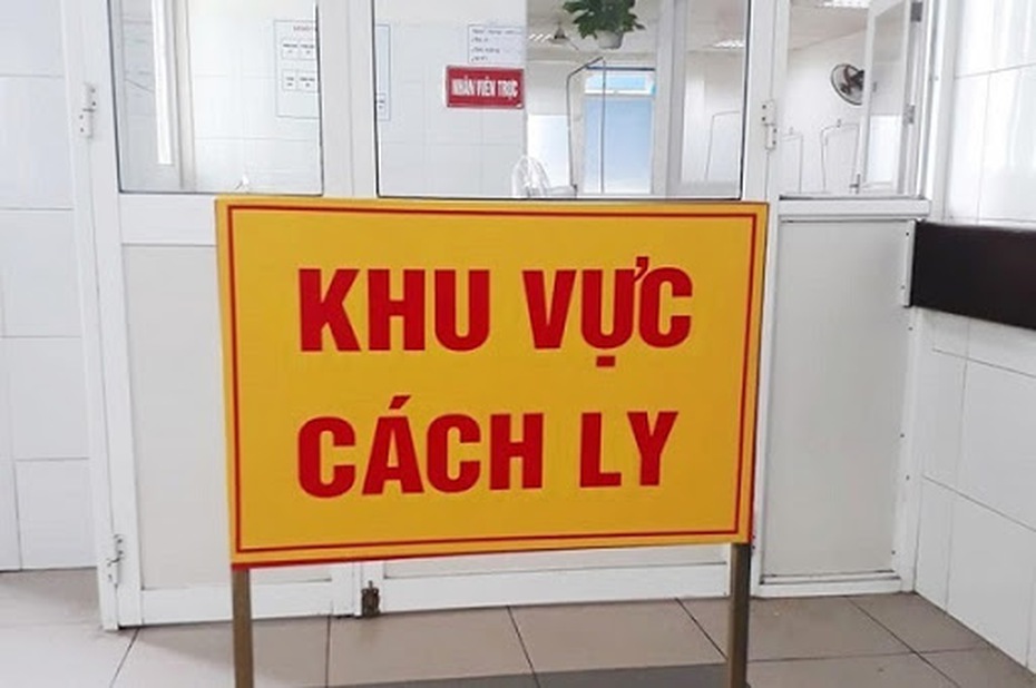 Vận động 1 trường hợp trở về từ nước ngoài có biểu hiện sốt, ho vào khu cách ly theo dõi