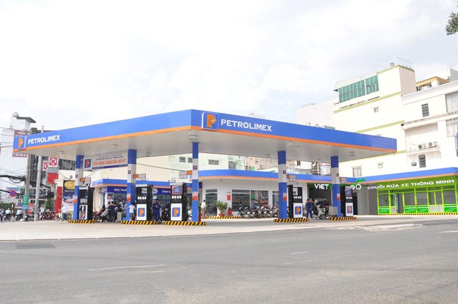 Petrolimex thu hơn 400 tỷ đồng mỗi ngày nhờ bán xăng dầu