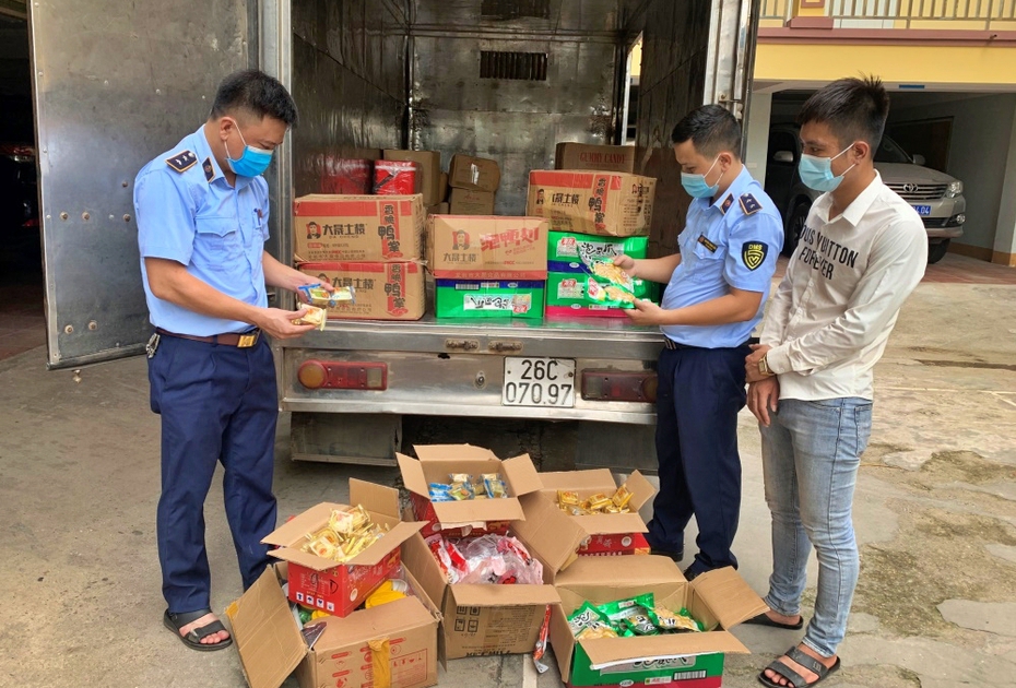 Thu giữ hàng nghìn bánh trung thu, đồ chơi Trung Quốc nhập lậu