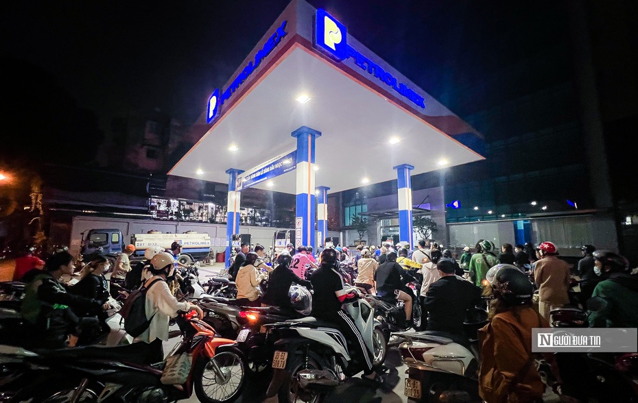 ĐBQH: Xót xa khi người dân phải thức đến 2-3h sáng để đổ vài lít xăng