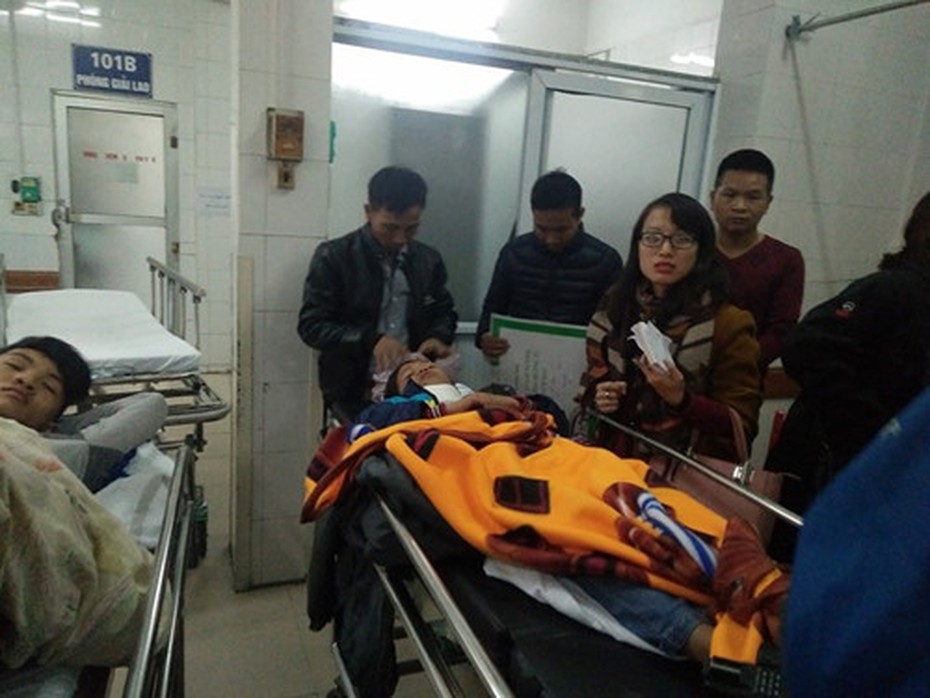 Công an thông tin nguyên nhân ban đầu vụ sập lan can trường học