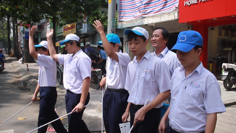 Thanh xuân của người thầy "làm đôi mắt" cho học trò