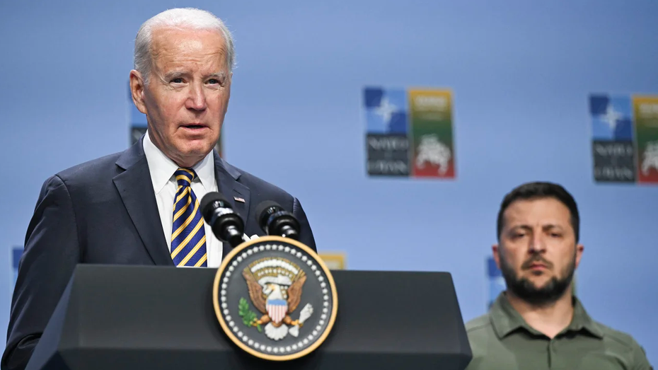 Tổng thống Mỹ Biden lại “lỡ miệng” nói “Nga nên ngừng tấn công Nga”