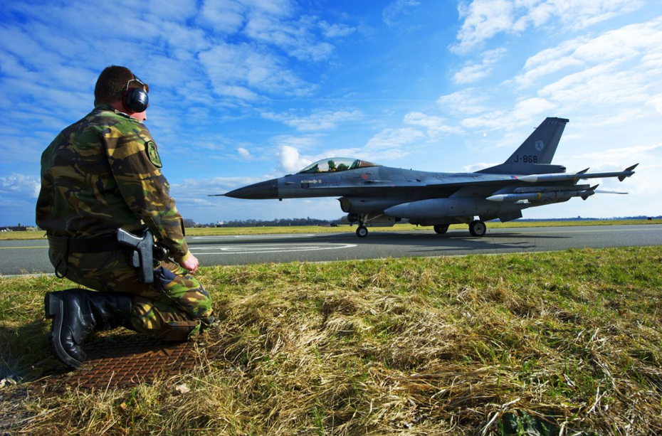 Gian nan lộ trình học lái chiến đấu cơ F-16 của phi công Ukraine