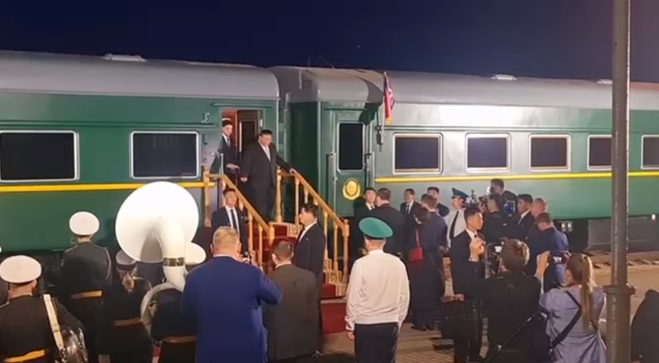 Video ông Kim Jong Un xuống tàu ở ga Khasan, vùng Viễn Đông của Nga