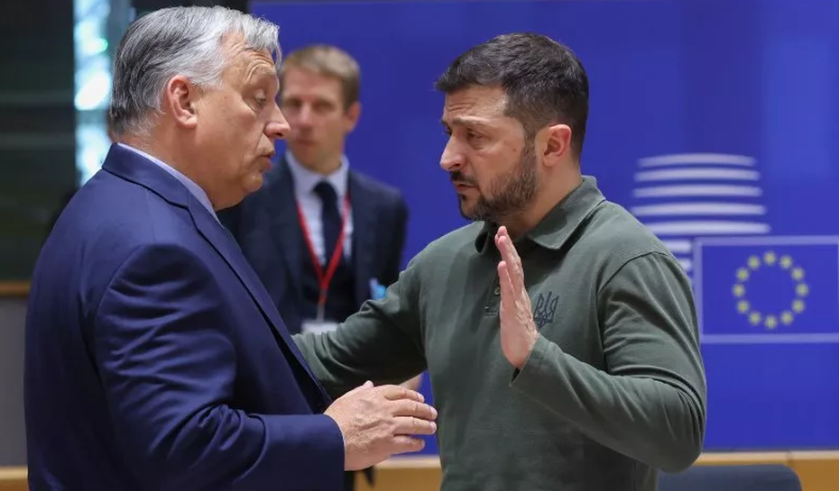 Khoảnh khắc ông Orbán tiếp cận ông Zelensky bên lề Thượng đỉnh EU