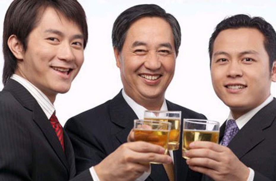 Bí quyết "vàng" giúp nam giới đẩy lùi viêm đại tràng do bia rượu