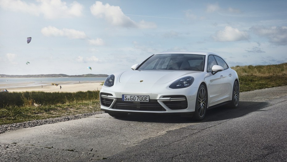 Giá 4,3 tỷ đồng, Porsche Panamera Turbo S E-Hybrid Sport Turismo có gì?